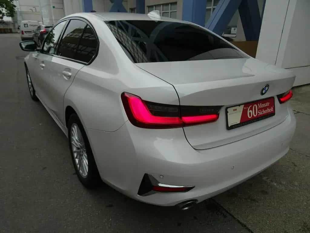 BMW 320 D LuxuryLine,xDrive SAG,Leder,AHK,ACC 01/2021-photo-3