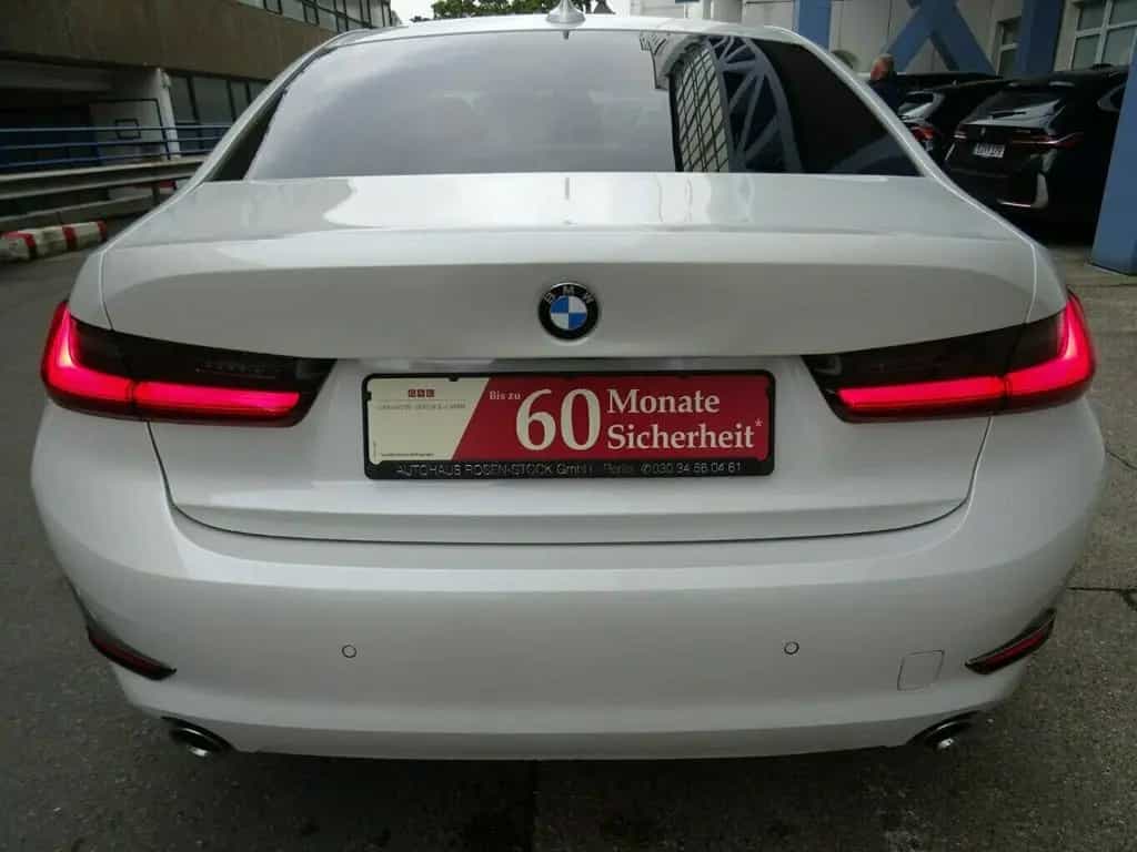 BMW 320 D LuxuryLine,xDrive SAG,Leder,AHK,ACC 01/2021-photo-4