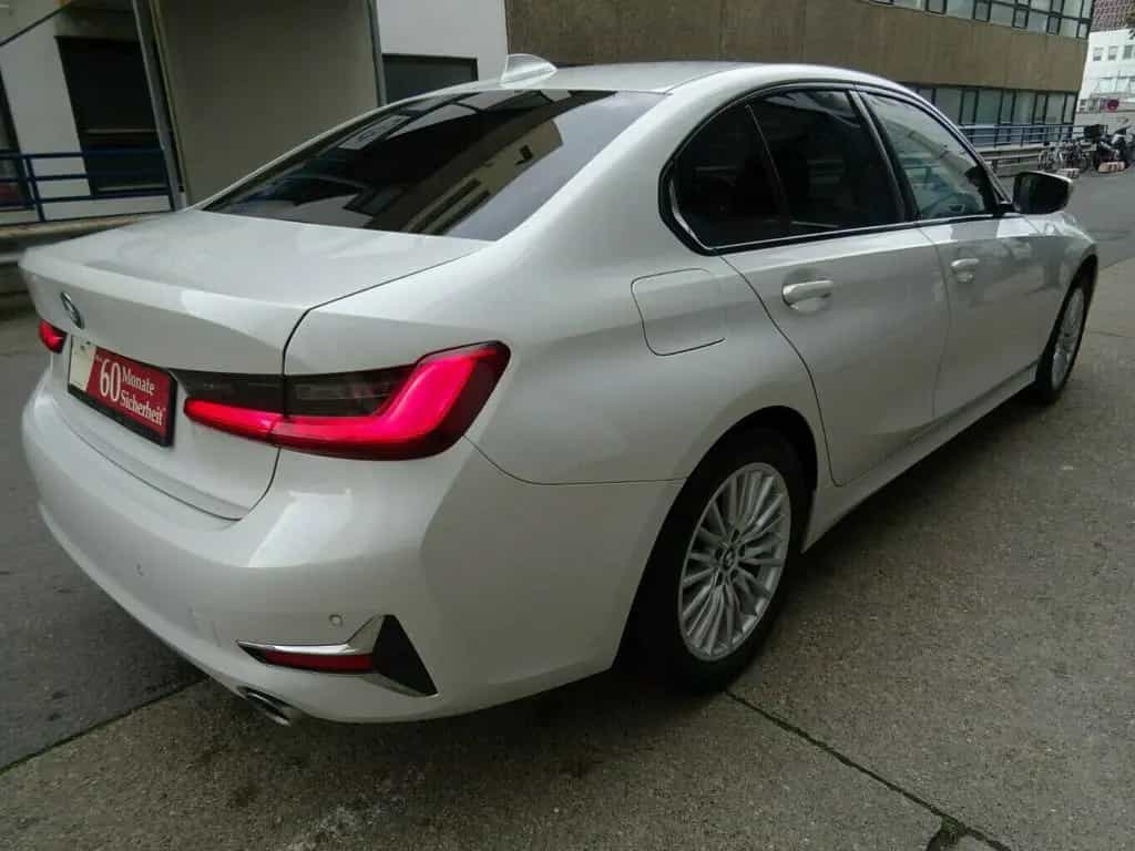 BMW 320 D LuxuryLine,xDrive SAG,Leder,AHK,ACC 01/2021-photo-5
