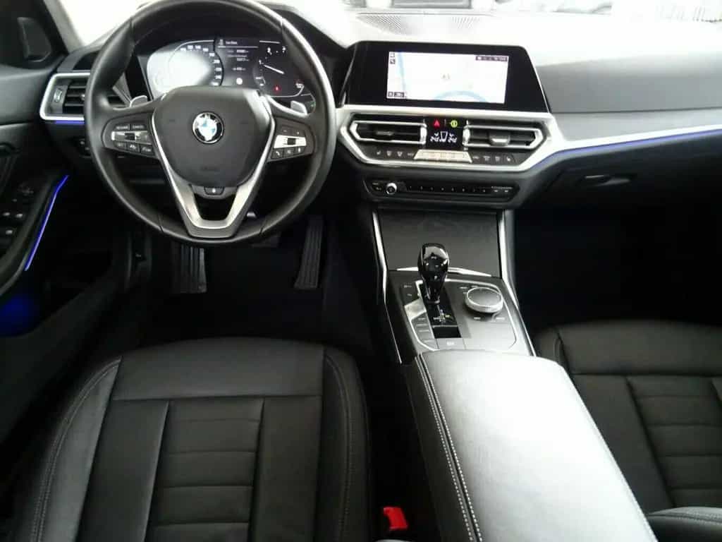 BMW 320 D LuxuryLine,xDrive SAG,Leder,AHK,ACC 01/2021-photo-9