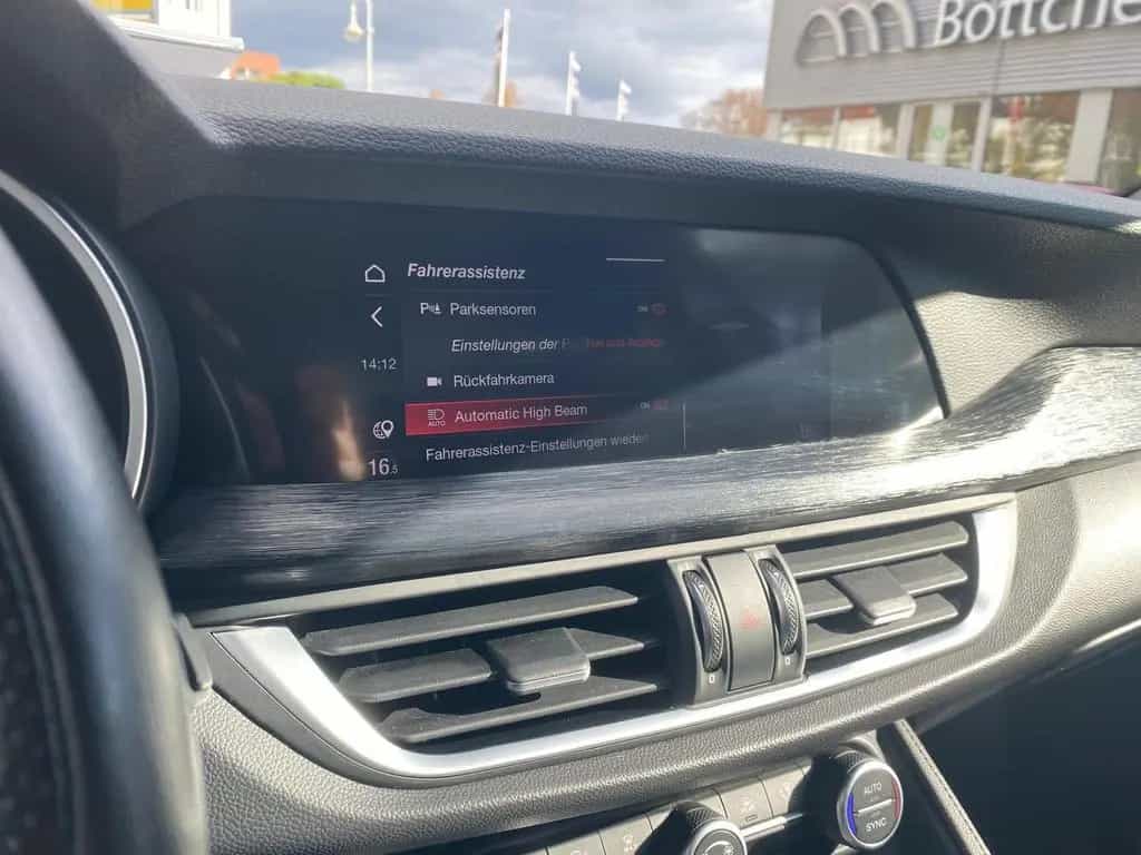 Alfa Romeo Stelvio Lusso Q4 2.2 / KEYLESS/ ASSIST/ el. Heck 11/2020-photo-25