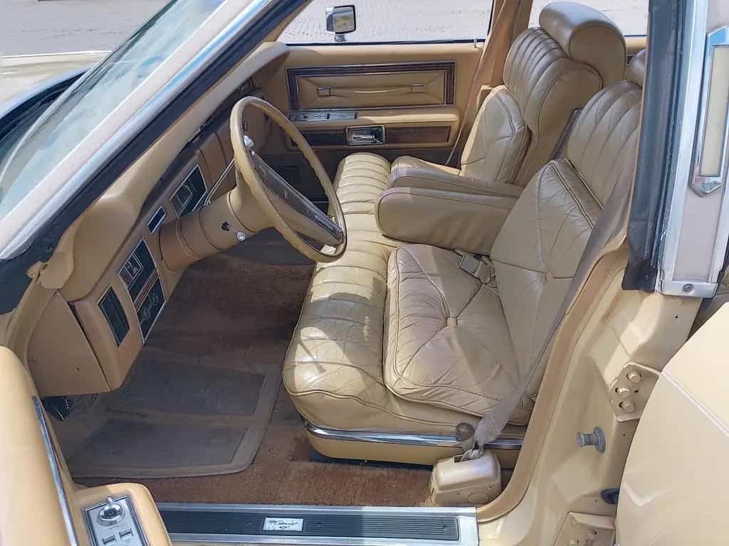 Lincoln Continental Town Car 1975 02/1975-photo-11