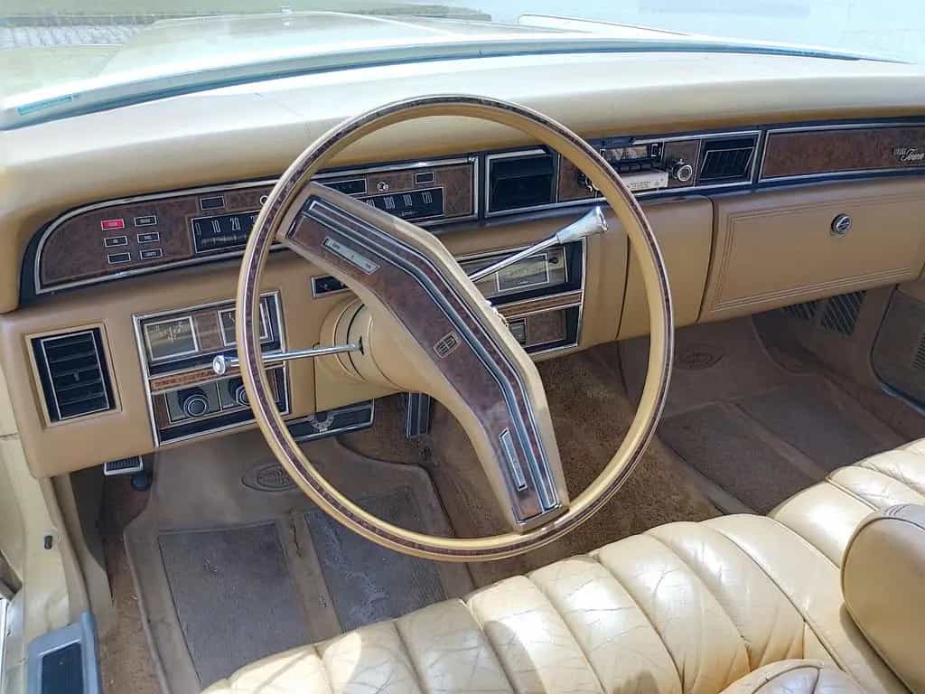Lincoln Continental Town Car 1975 02/1975-photo-13