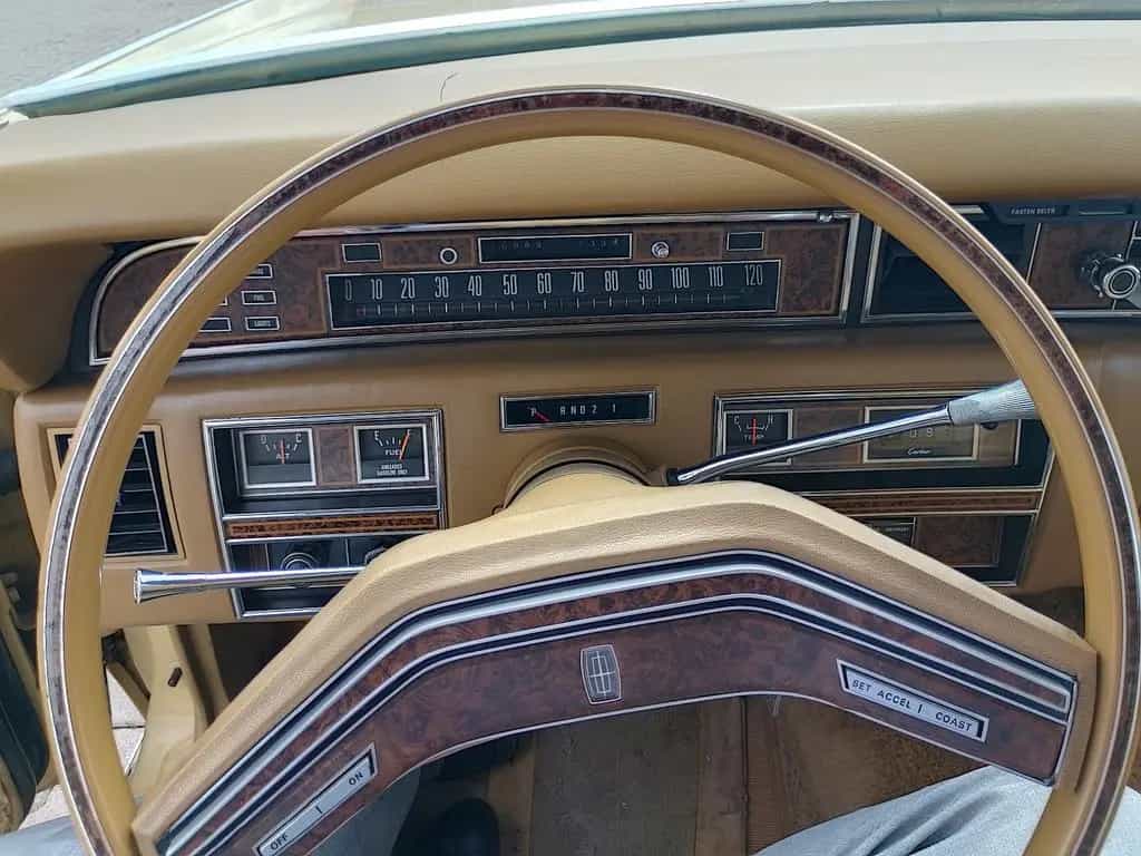 Lincoln Continental Town Car 1975 02/1975-photo-14