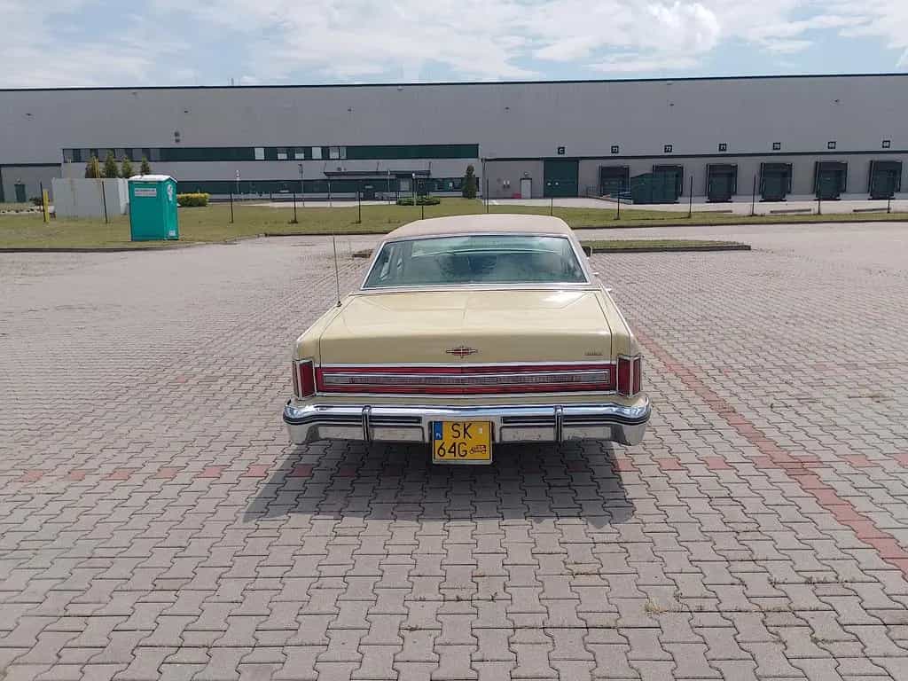 Lincoln Continental Town Car 1975 02/1975-photo-4
