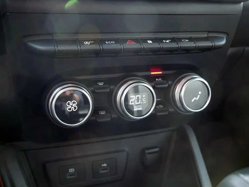 Dacia Duster Extreme TCe 150 EDC 2WD SHZ NAVI LED 360° 09/2022-photo-10