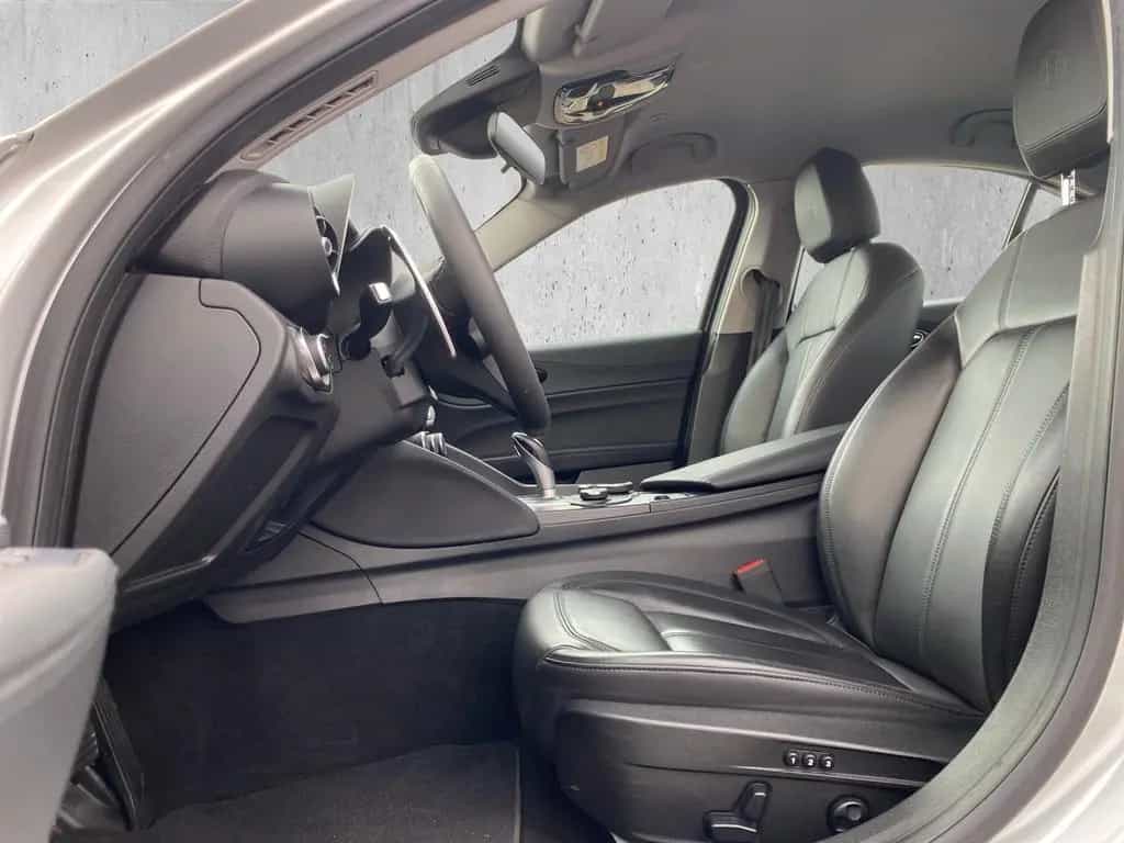 Alfa Romeo Giulia 2.2 JTDM Super *AHK*Winterpaket*Navi* 08/2017-photo-11