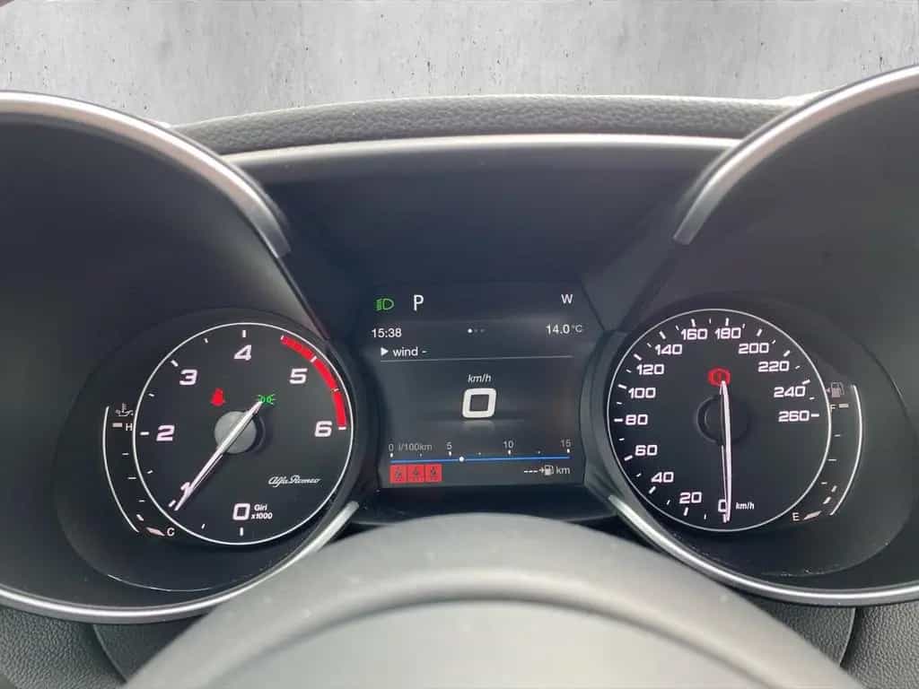 Alfa Romeo Giulia 2.2 JTDM Super *AHK*Winterpaket*Navi* 08/2017-photo-13