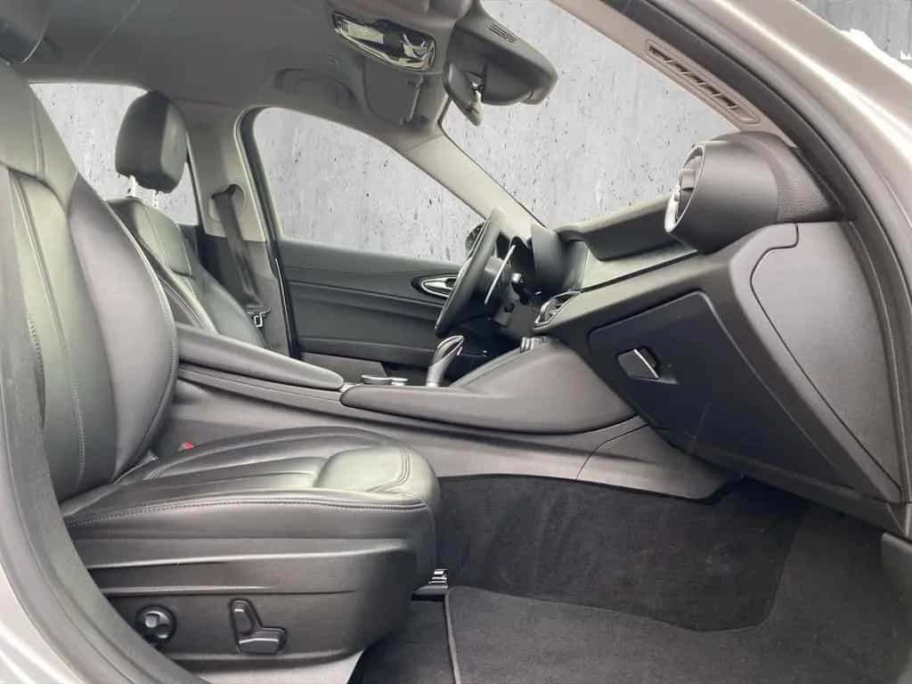 Alfa Romeo Giulia 2.2 JTDM Super *AHK*Winterpaket*Navi* 08/2017-photo-20