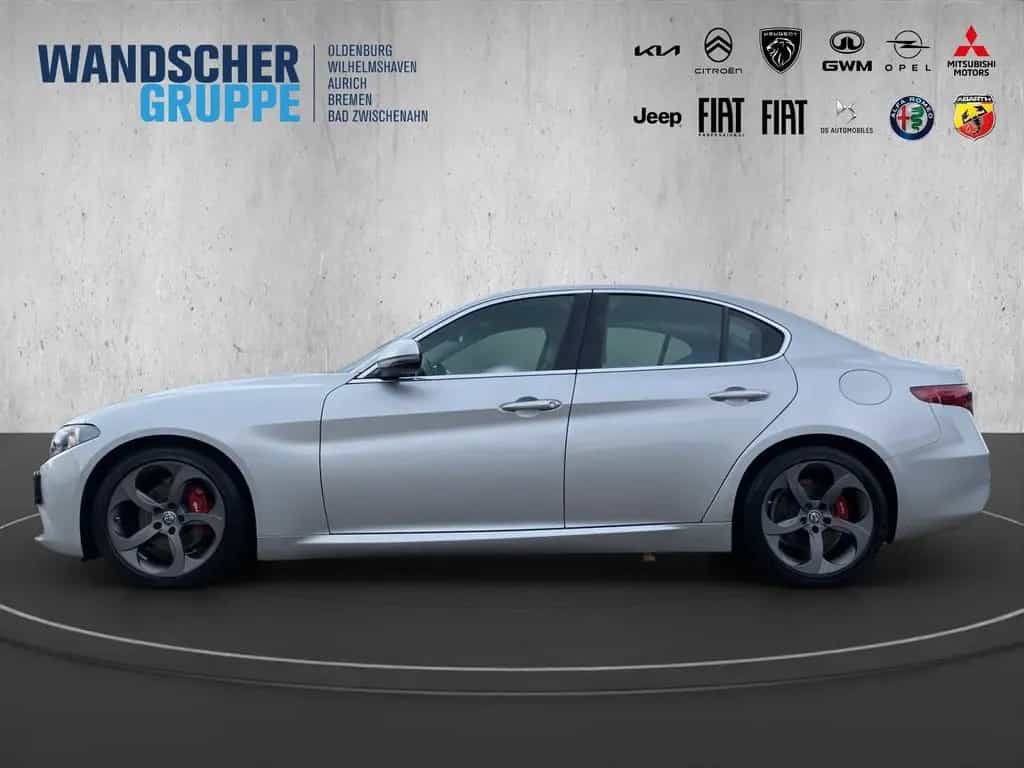 Alfa Romeo Giulia 2.2 JTDM Super *AHK*Winterpaket*Navi* 08/2017-photo-4