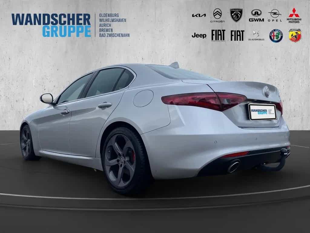 Alfa Romeo Giulia 2.2 JTDM Super *AHK*Winterpaket*Navi* 08/2017-photo-5