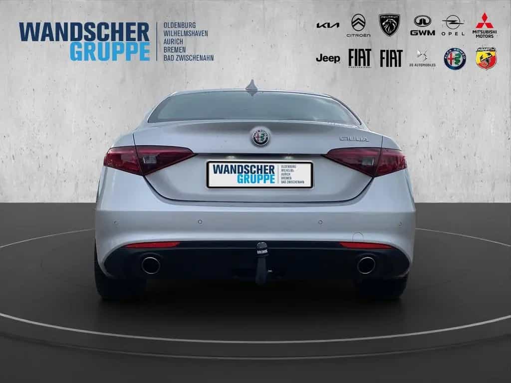 Alfa Romeo Giulia 2.2 JTDM Super *AHK*Winterpaket*Navi* 08/2017-photo-6