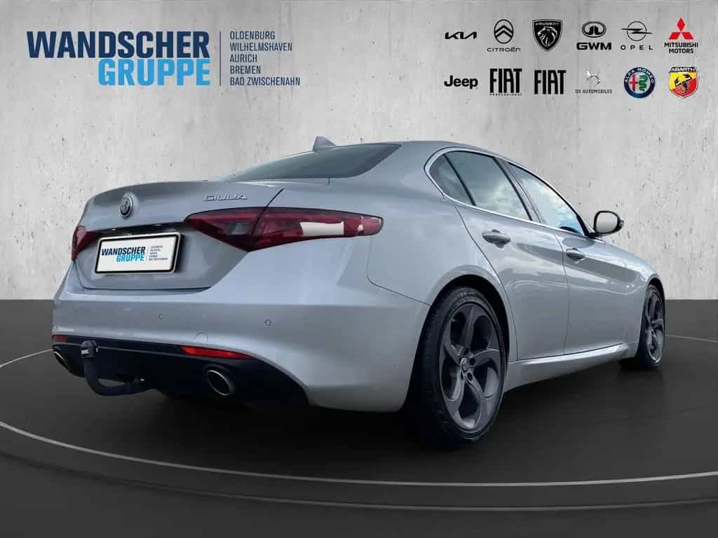 Alfa Romeo Giulia 2.2 JTDM Super *AHK*Winterpaket*Navi* 08/2017-photo-7
