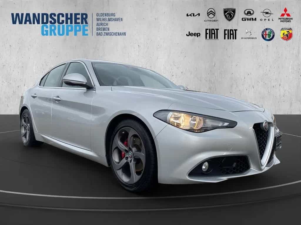 Alfa Romeo Giulia 2.2 JTDM Super *AHK*Winterpaket*Navi* 08/2017-photo-9