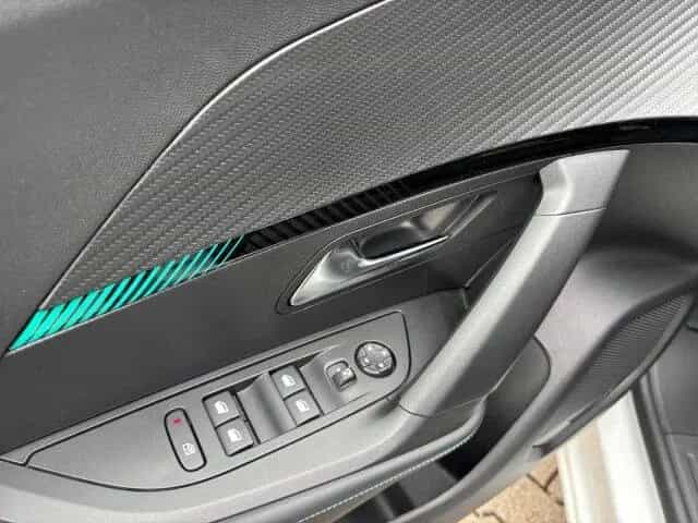 Peugeot 2008 Allure Pack 130 Navi+SH+Kamera+LED 07/2023-photo-6