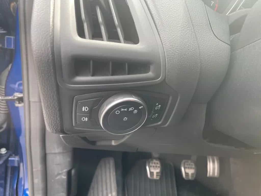 Ford Focus Turnier 1.5 EcoBoost ST-Line Navi|Xenon... 04/2018-photo-11