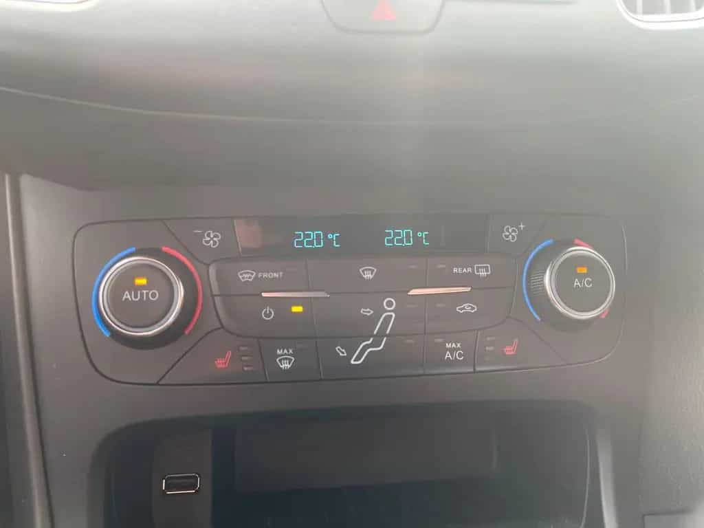 Ford Focus Turnier 1.5 EcoBoost ST-Line Navi|Xenon... 04/2018-photo-14