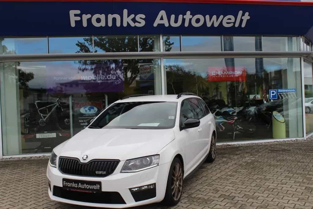 Skoda Octavia 2.0l Combi RS 07/2016-photo-0