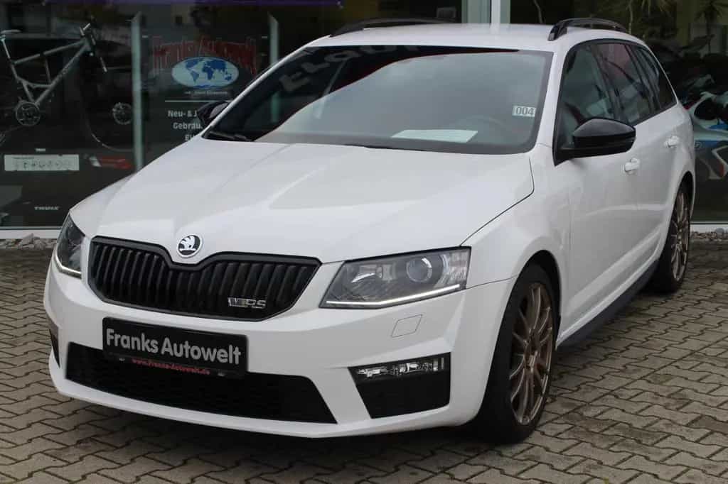 Skoda Octavia 2.0l Combi RS 07/2016-photo-1