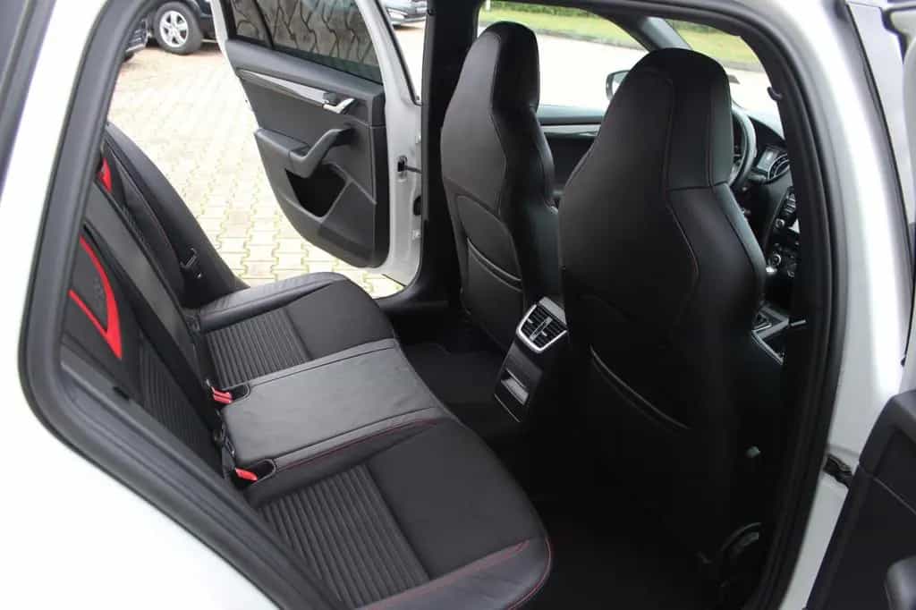Skoda Octavia 2.0l Combi RS 07/2016-photo-27