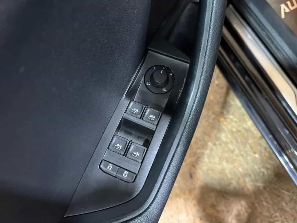 Skoda Superb Combi 2.0TDI DSG/ACC/PDC/SHZ/LED 05/2022-photo-21