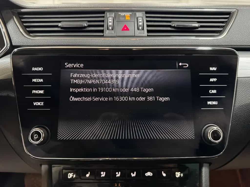 Skoda Superb Combi 2.0TDI DSG/ACC/PDC/SHZ/LED 05/2022-photo-23