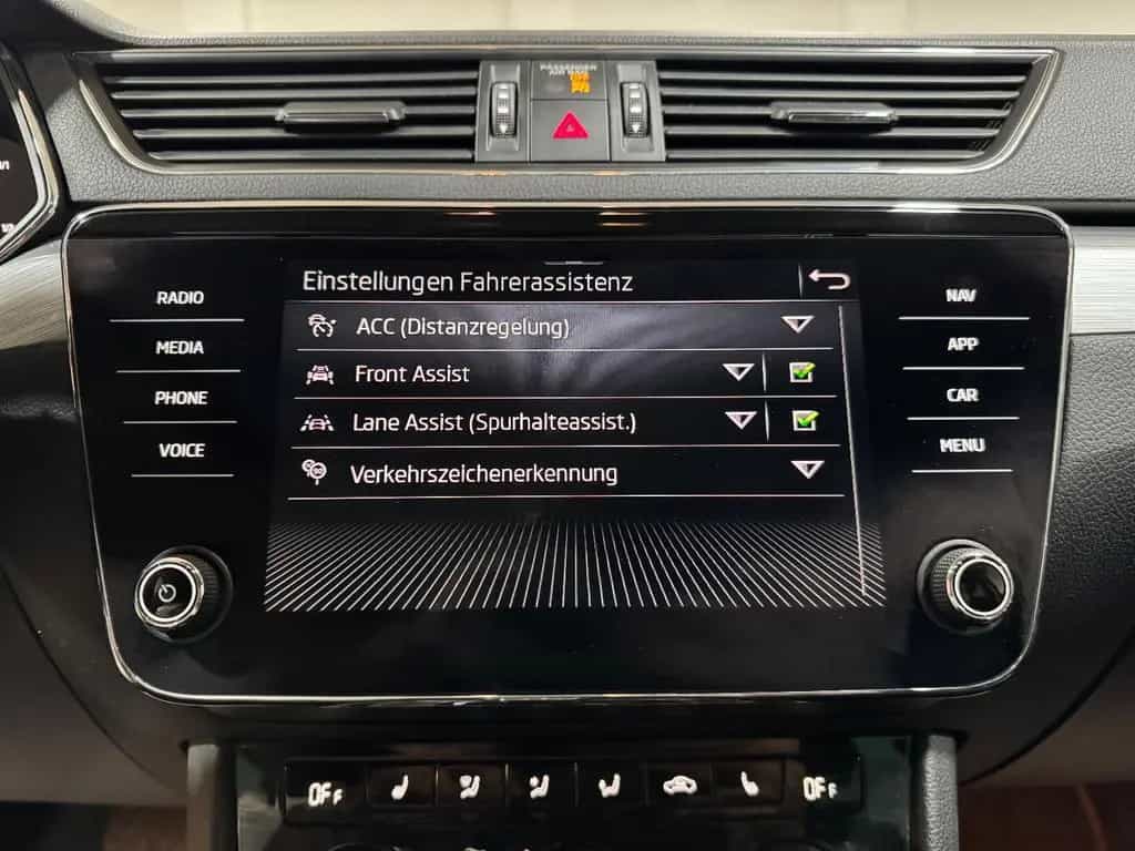 Skoda Superb Combi 2.0TDI DSG/ACC/PDC/SHZ/LED 05/2022-photo-24