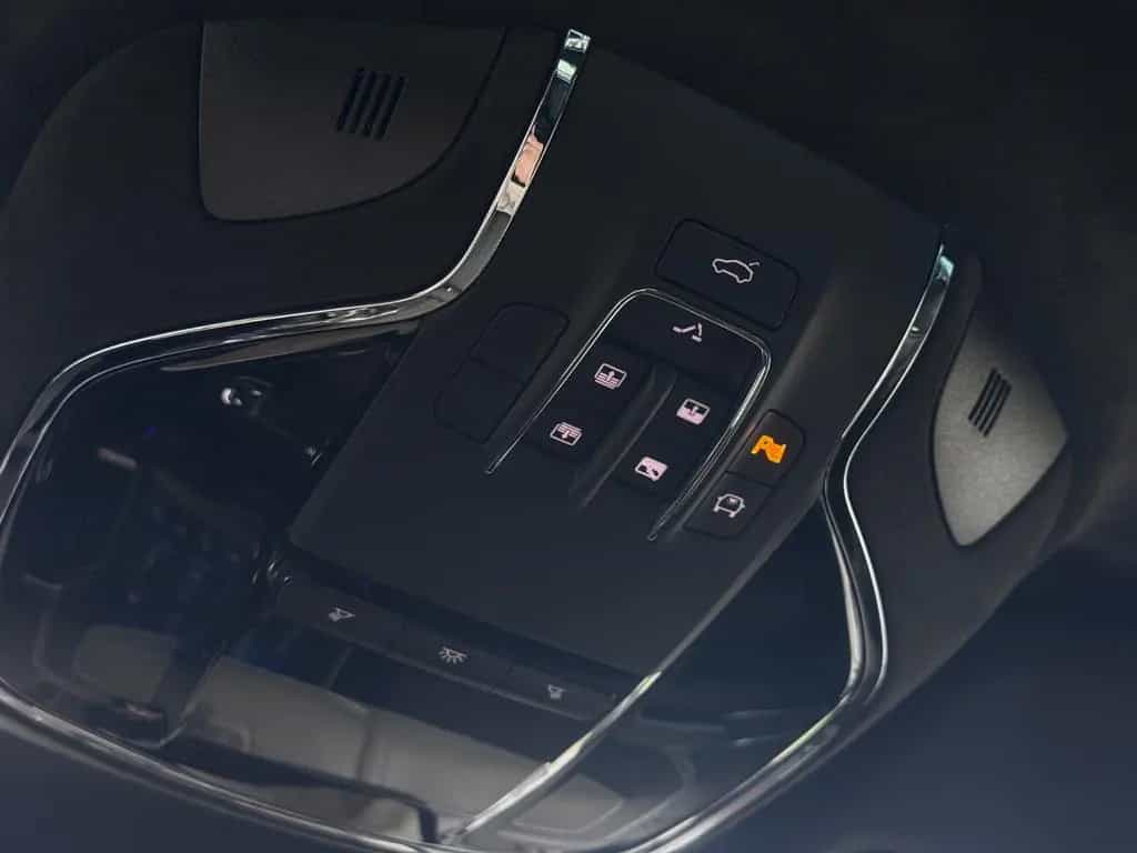 Maserati Levante 3.8 V8 Trofeo ONE OF 100  Launch Edition 04/2020-photo-24