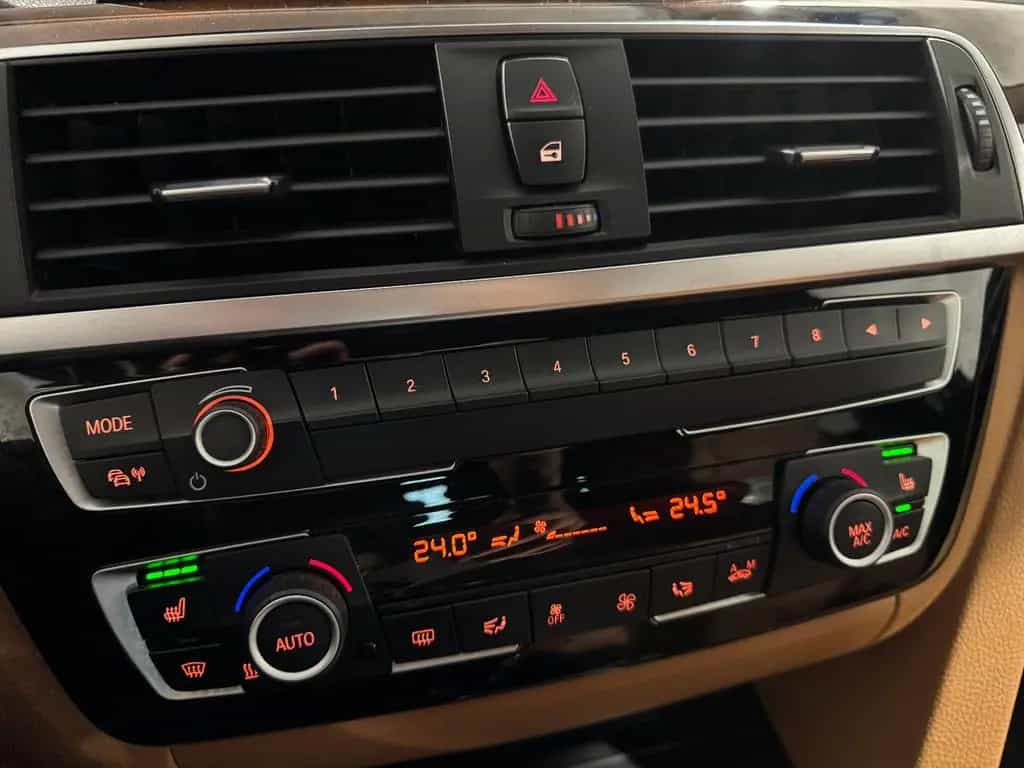 BMW 320 Touring*LUXURY*LEDER-SHZ-PDC-LED-BLUETOOTH 12/2018-photo-24
