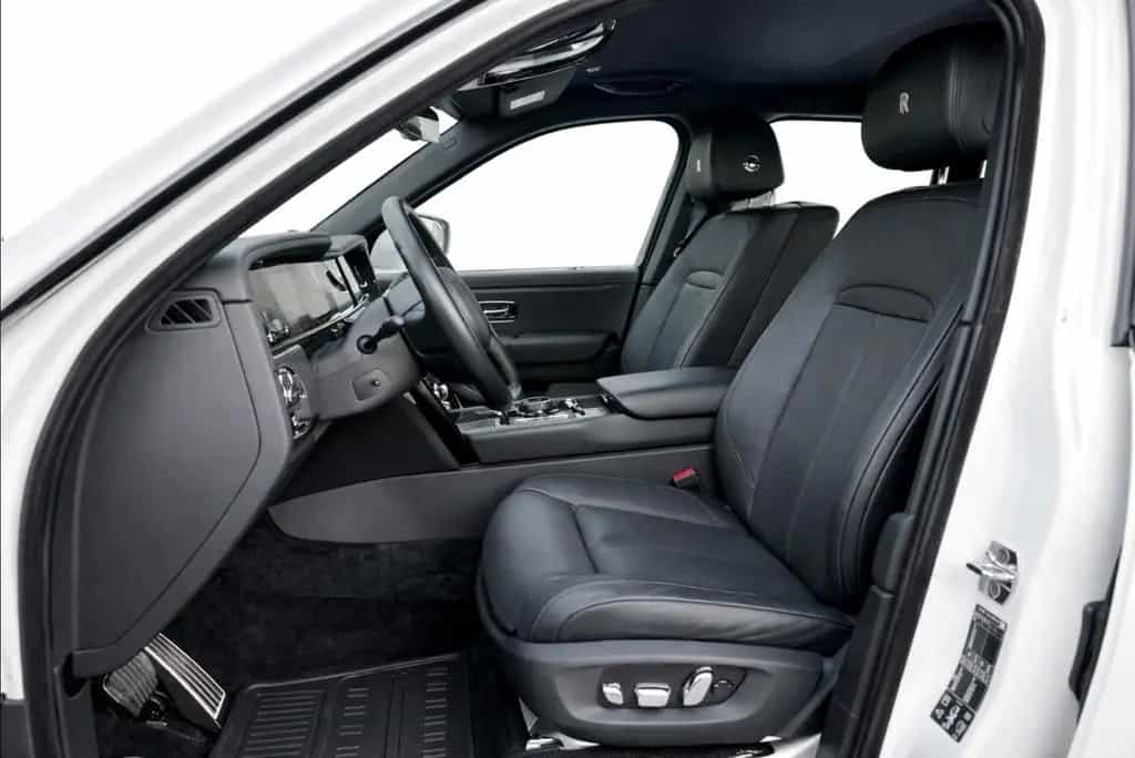 Rolls-Royce Cullinan Black Badge Série II 01/2025-photo-13