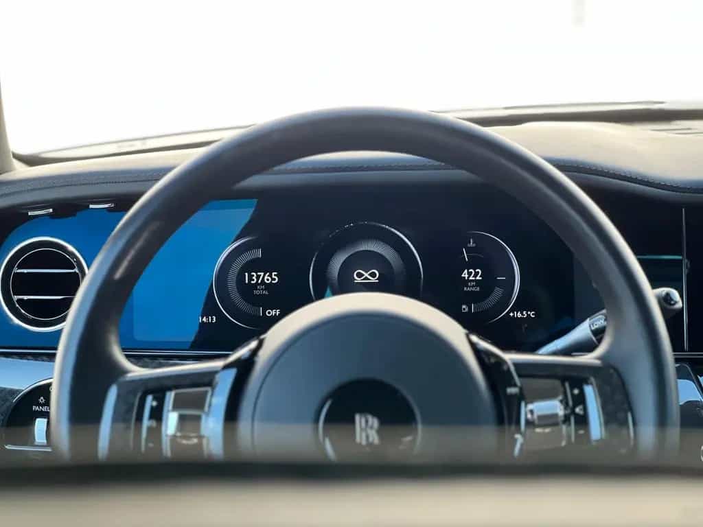 Rolls-Royce Cullinan Black Badge Série II 01/2025-photo-16