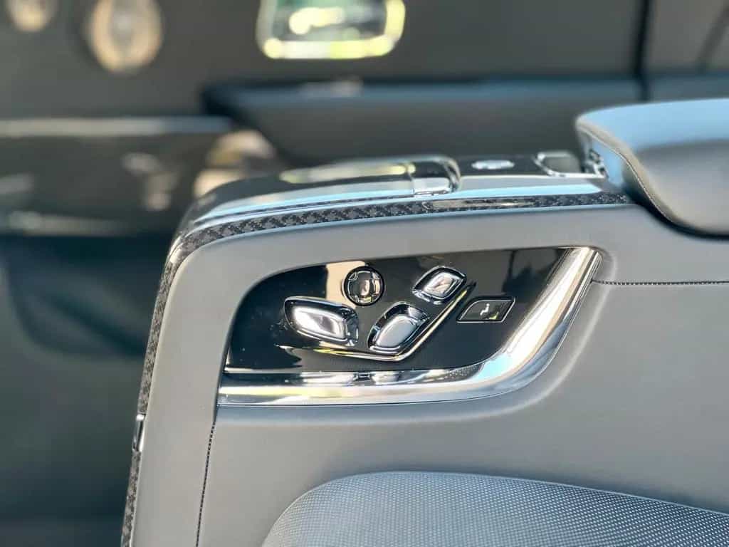 Rolls-Royce Cullinan Black Badge Série II 01/2025-photo-19