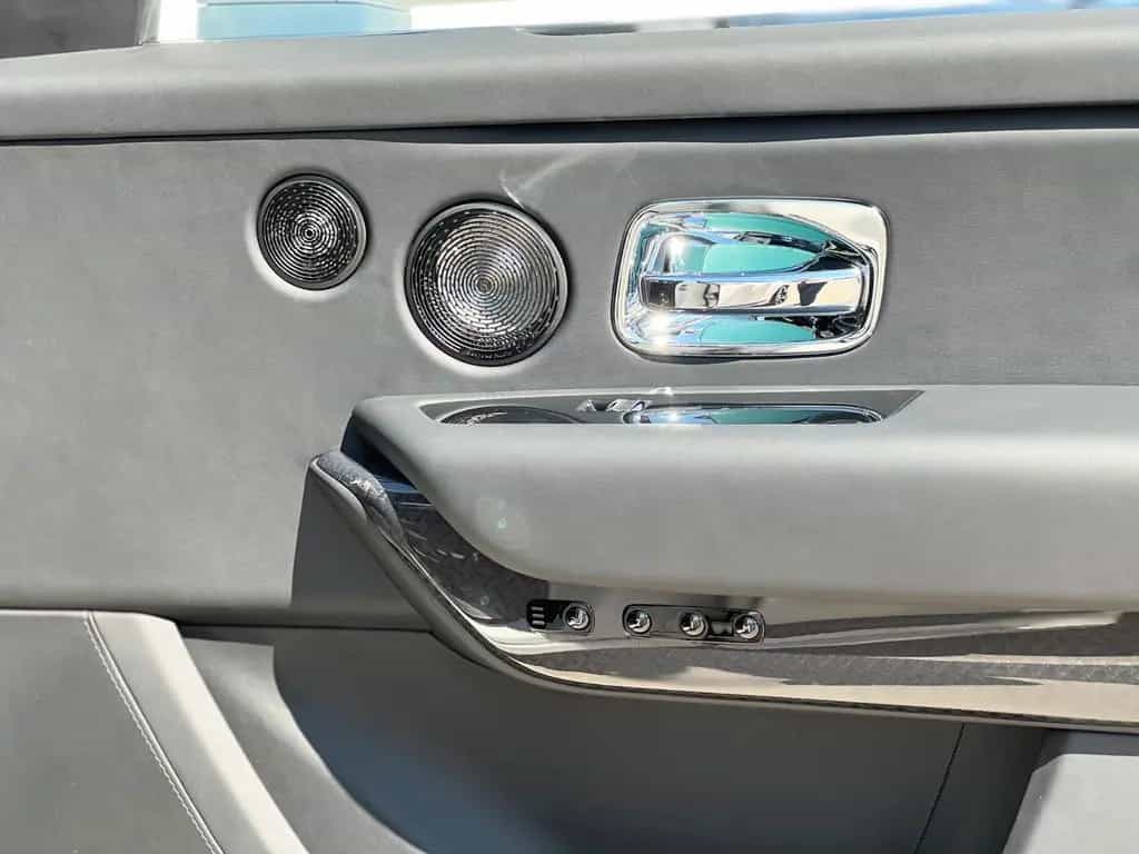 Rolls-Royce Cullinan Black Badge Série II 01/2025-photo-23