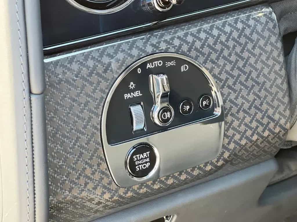 Rolls-Royce Cullinan Black Badge Série II 01/2025-photo-24