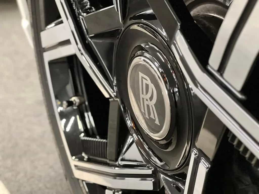 Rolls-Royce Cullinan Black Badge Série II 01/2025-photo-9
