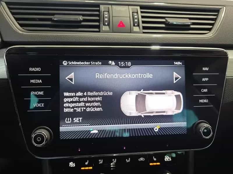Skoda Superb Combi 1,5TSI DSG Navi/Kamera/el.Klappe/Ke 04/2024-photo-32