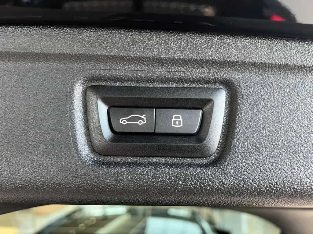 BMW 3 Series 320d Touring M Sport AHK HeadUp Navi LED HiFi 08/2025-photo-16