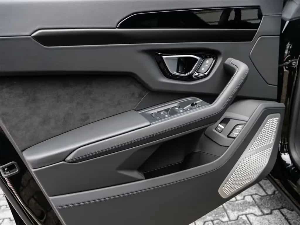 Lamborghini Urus S Nero Helene, Park Assistance Package 03/2024-photo-23