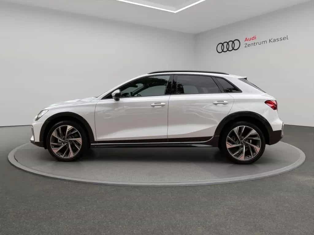 Audi A3 allstreet 35 TFSI LED AHK CarPlay ACC 18" 10/2025-photo-1