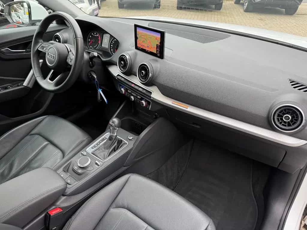 Audi Q2 35 TFSI*AHK*Tempomat*Leder*Navi* 12/2019-photo-11