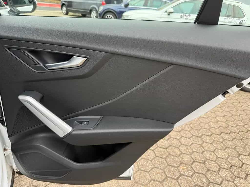 Audi Q2 35 TFSI*AHK*Tempomat*Leder*Navi* 12/2019-photo-15