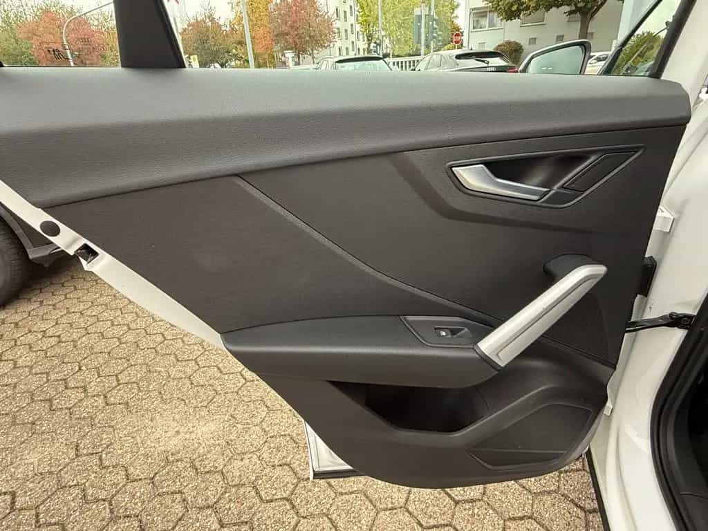 Audi Q2 35 TFSI*AHK*Tempomat*Leder*Navi* 12/2019-photo-17