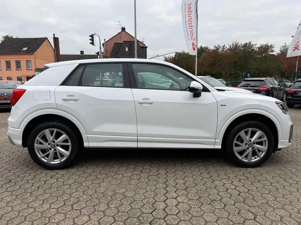 Audi Q2 35 TFSI*AHK*Tempomat*Leder*Navi* 12/2019-photo-5