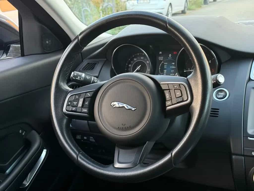 Jaguar E-Pace AWD/AUTOMATIK/KAM/CARPLAY/LED/EUR6 09/2019-photo-14