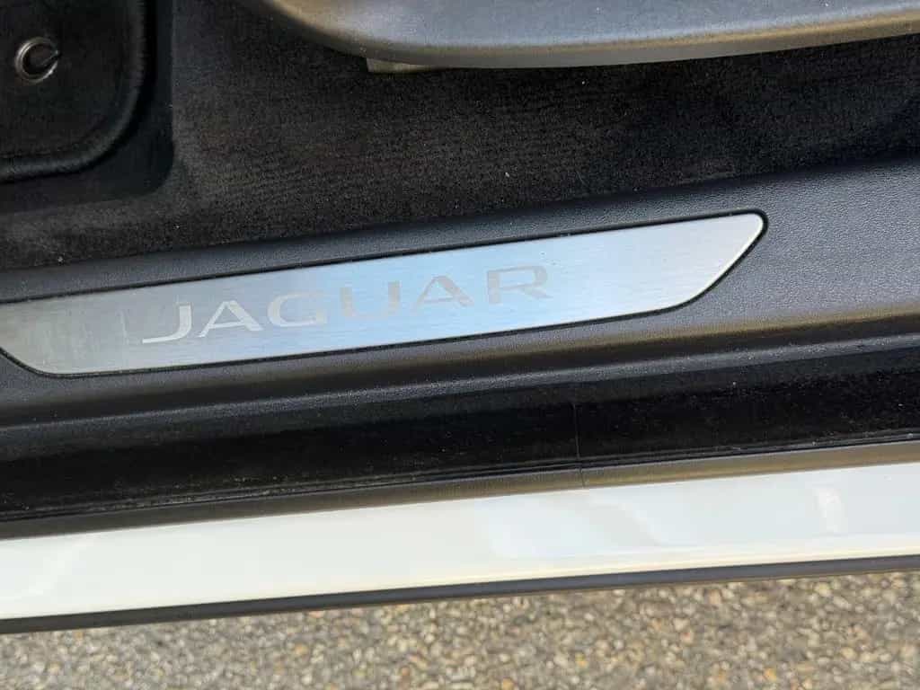 Jaguar E-Pace AWD/AUTOMATIK/KAM/CARPLAY/LED/EUR6 09/2019-photo-21