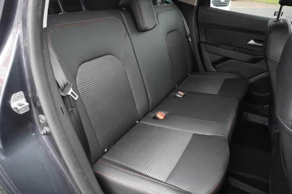 Dacia Duster II 1.3 TCE Extreme Aut. LED Kamera Navi 12/2023-photo-28