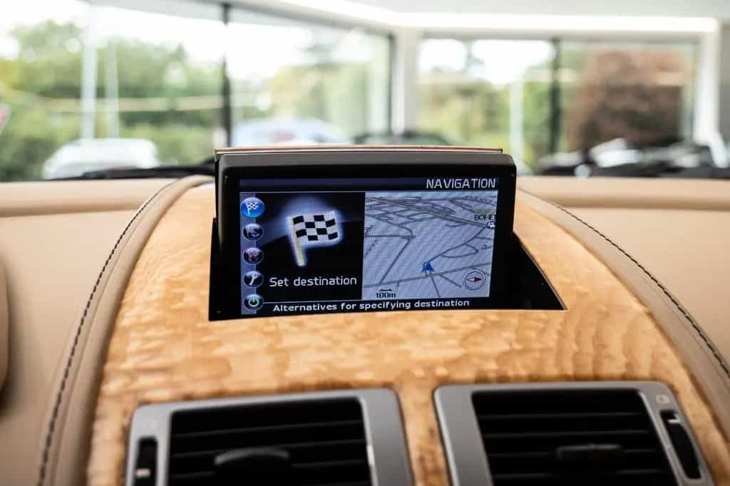 Aston Martin Rapide Touchtronic V12 /Bang&Olufsen 10/2010-photo-12