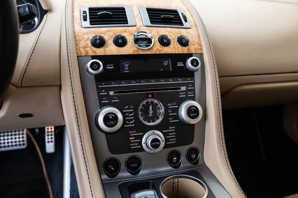 Aston Martin Rapide Touchtronic V12 /Bang&Olufsen 10/2010-photo-13