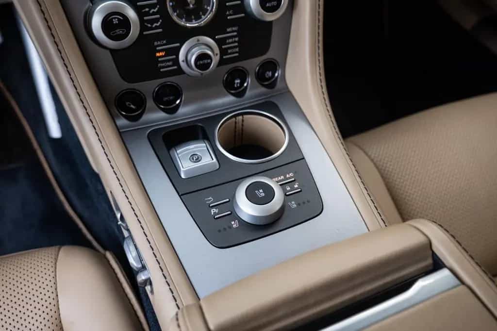Aston Martin Rapide Touchtronic V12 /Bang&Olufsen 10/2010-photo-14
