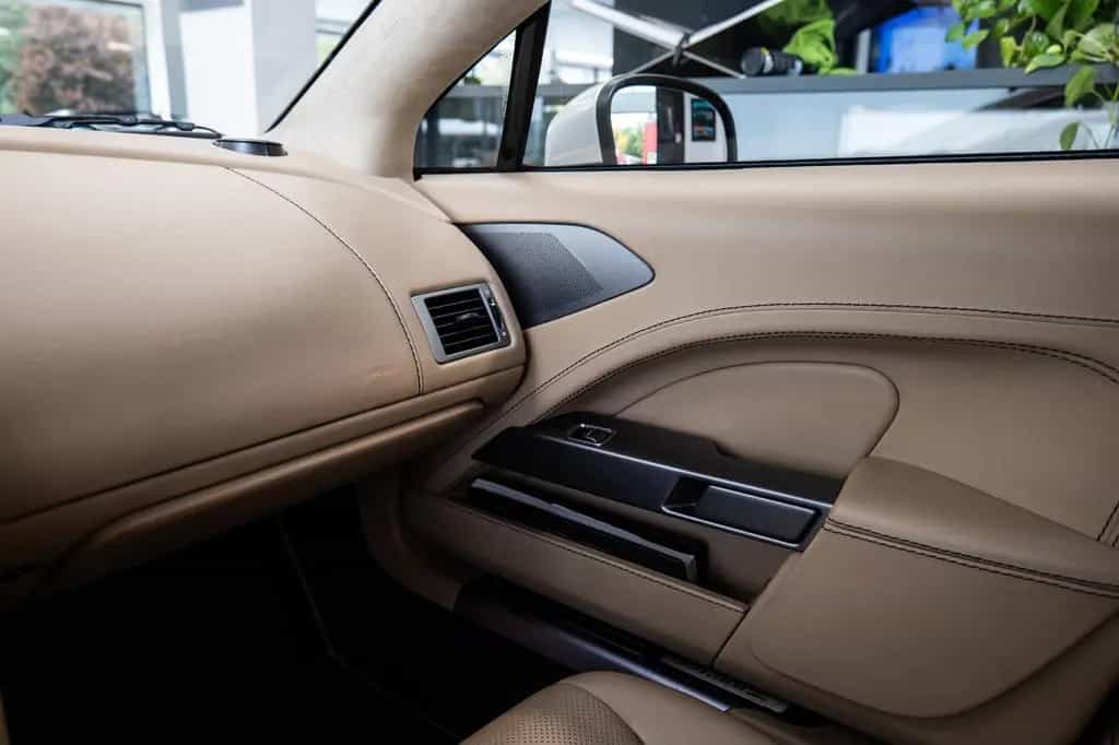 Aston Martin Rapide Touchtronic V12 /Bang&Olufsen 10/2010-photo-15